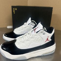 NEW NIKE JOTDAN MAX AURA 2 SIZE-6 YOUTH 