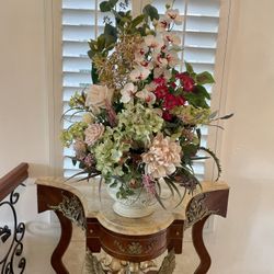GORGEOUS  FLOWER ARRANGEMENT