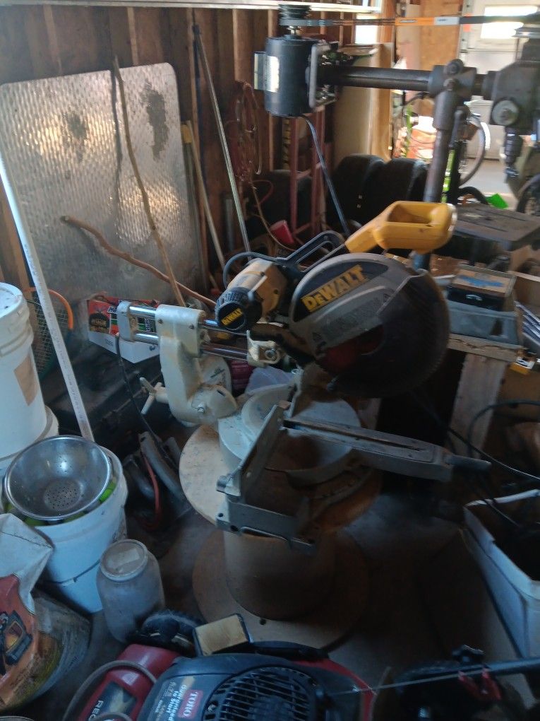 Compound Miter Cutoff Saw.