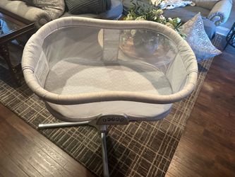 Halo Soothing Swivel Bassinet