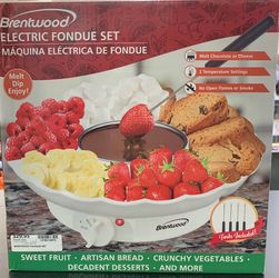 Electric Fondue Set for dipping Cheese or Chocolate !