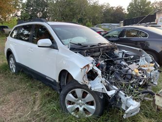 2011 Subaru Outback 2.5L 4wd For Parts 