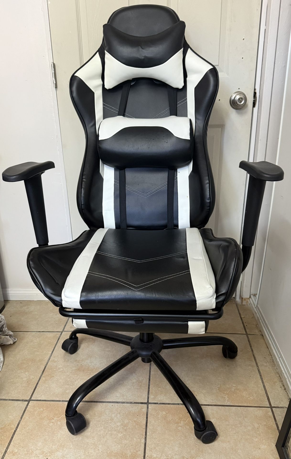 B&W Gaming Chair W/Fold Out Foot Rest
