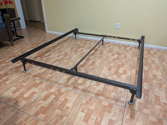 ​🛏️ Qu,een Size Heavy-Duty Metal B,ed Frame (7.5" Height)