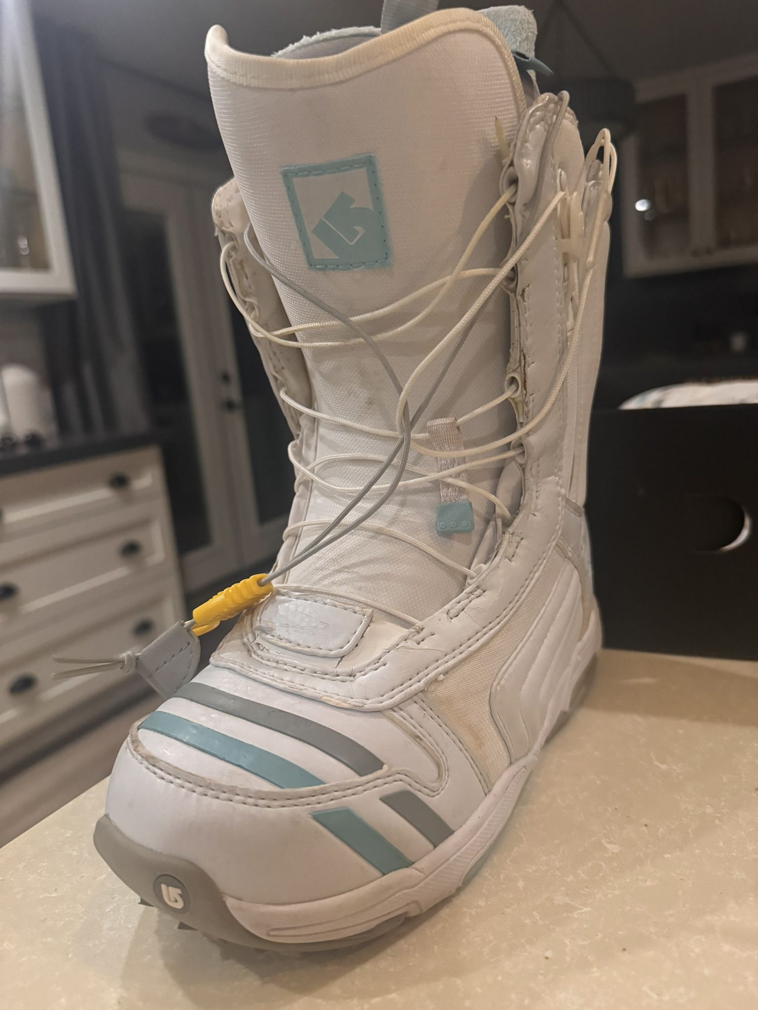 Women’s Burton Snowboard Boots Size 6