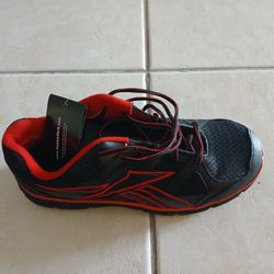 Rebook.  Nuevas Con Casquillo,   Size 12