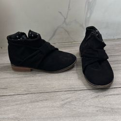 Black Low Top Kids Boots In Size 13 