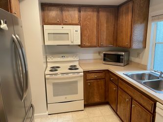 GE 30" Free-Standing  Electric Range and Microwave