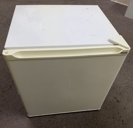 Haier 1.7 Cu Ft Mini Refrigerator 