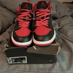 Jordan 1 Mid 