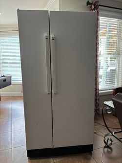 Kenmore Side‑by‑Side Refrigerator (Compact / Counter‑Depth)