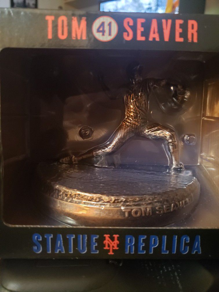 Tom Seaver statue