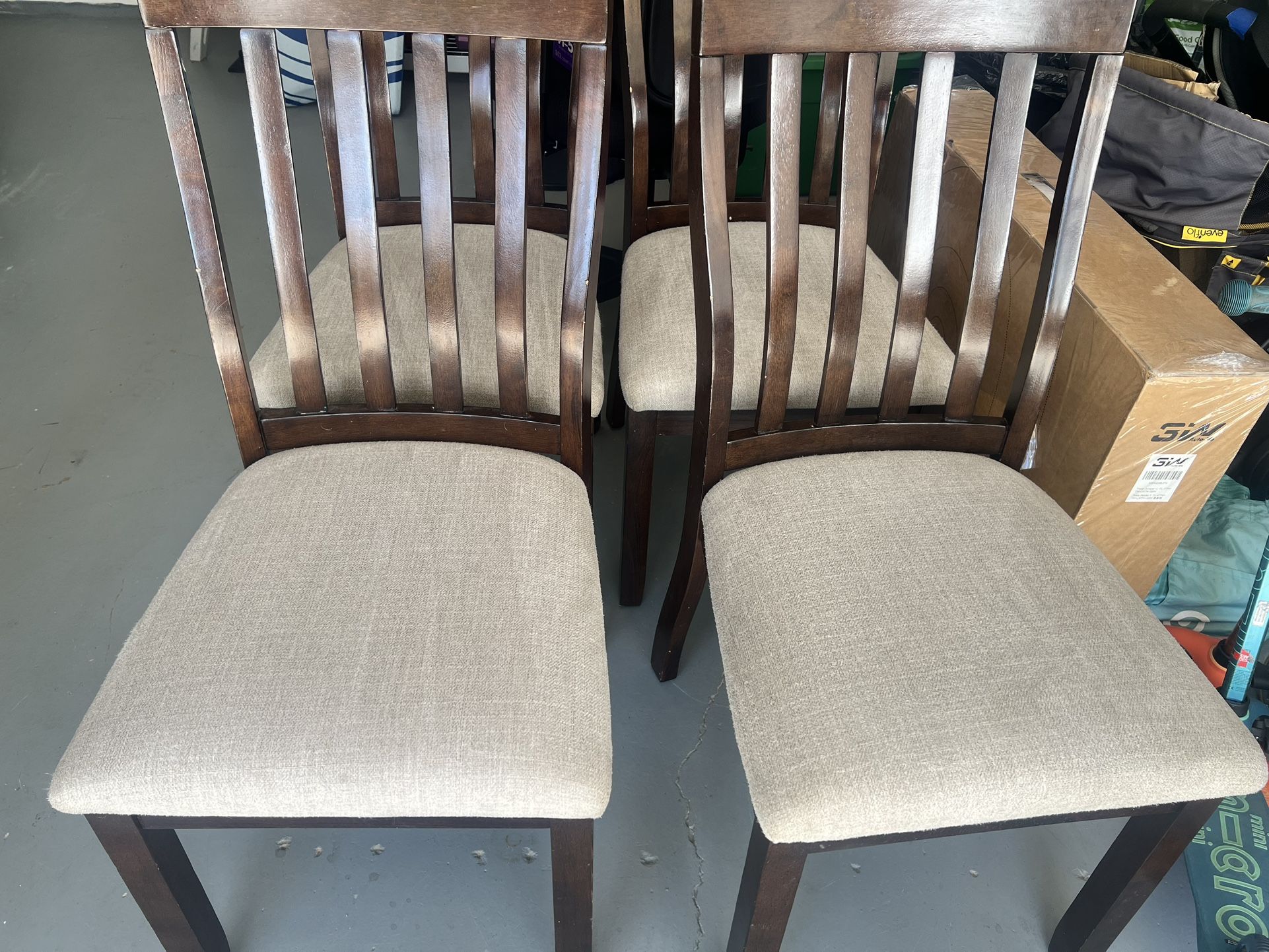 Living spaces Kitchen Table Set With 4 Chairs and A Bench