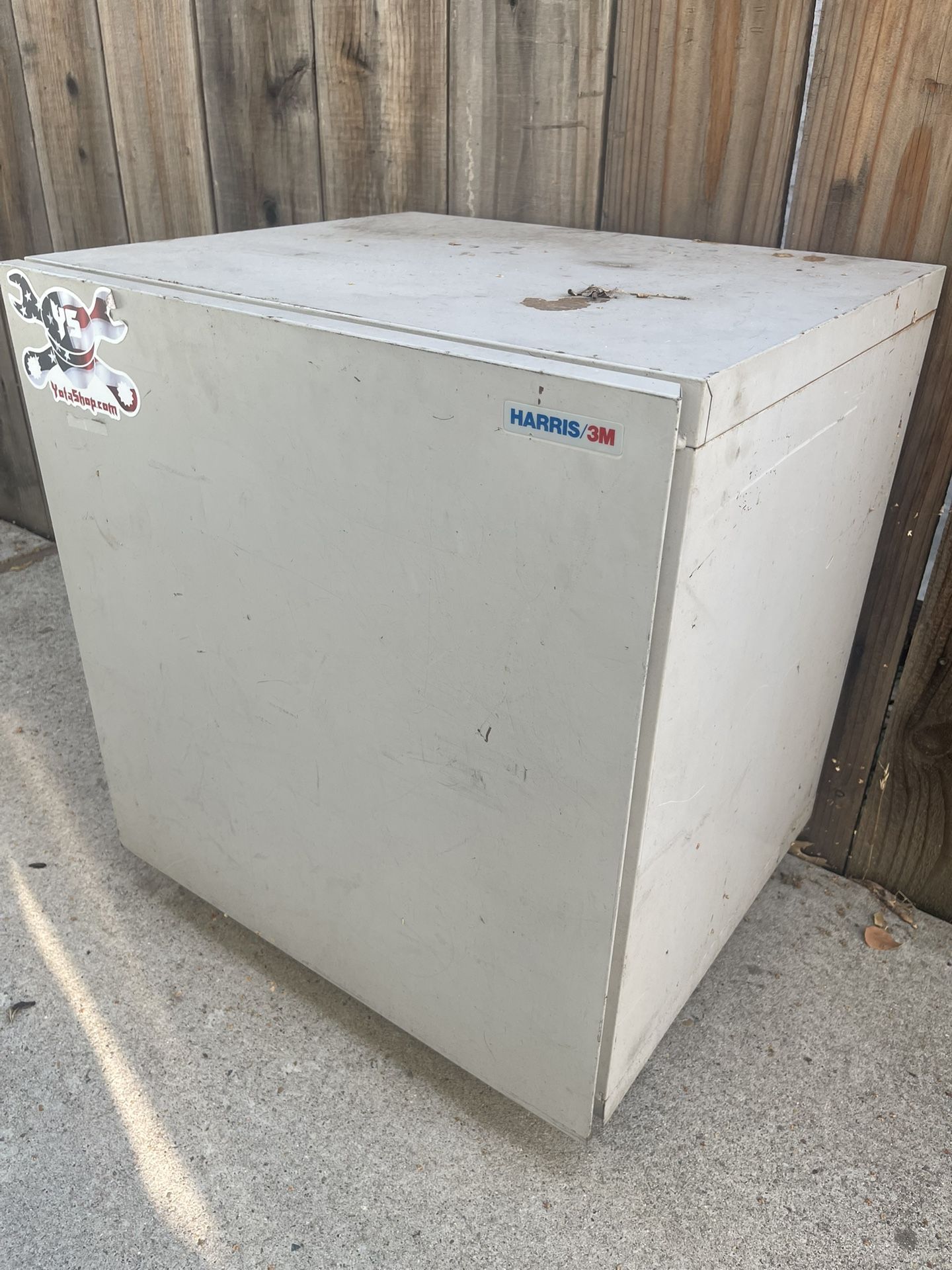 3M metal rolling cabinet/Storage/ tools cabinet garage. All sales are AS-IS, WHERE-IS Todas las ventas son en el estado en que se encuentran. First