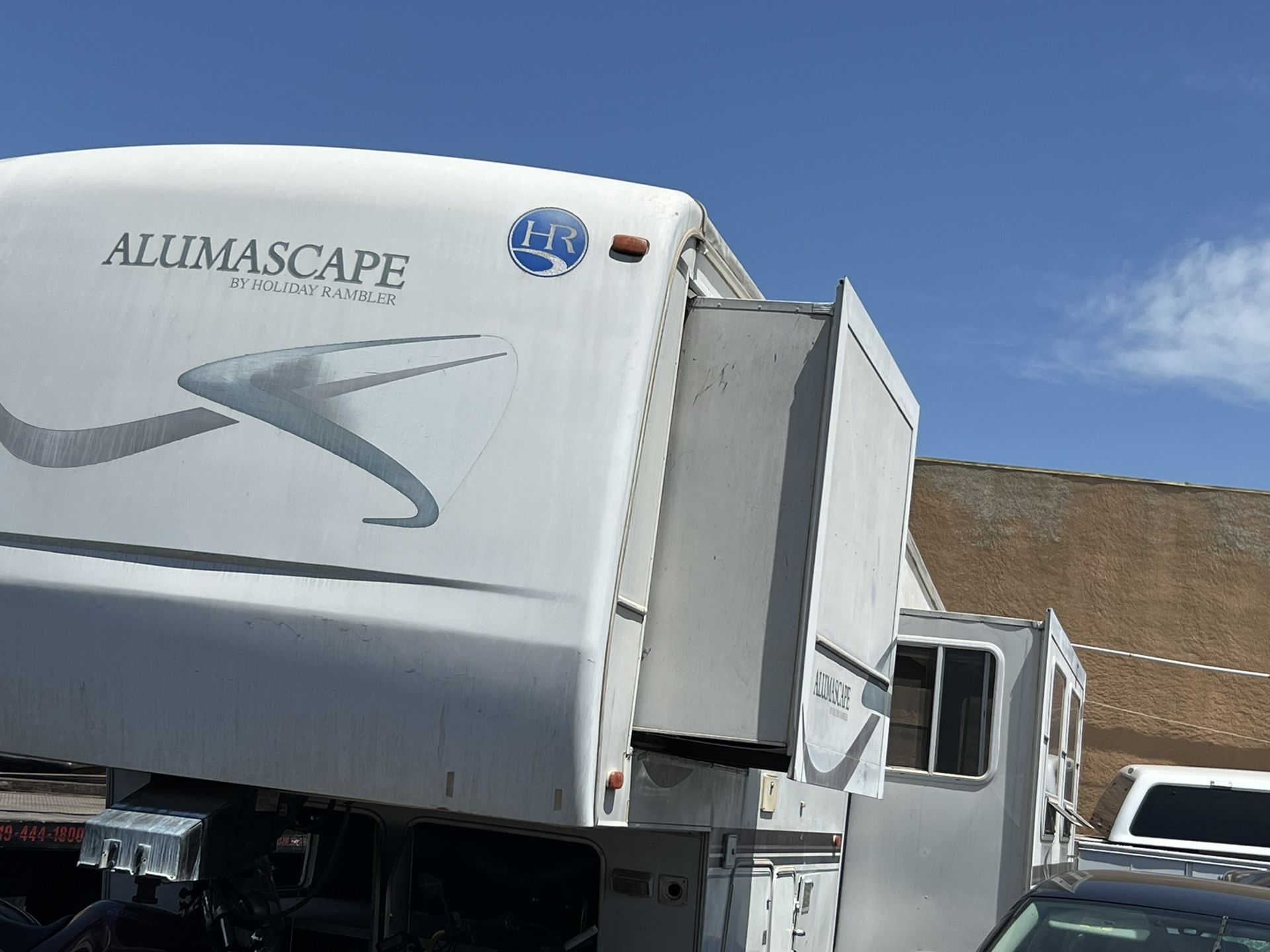 Alumascape 5th Wheel Camper