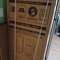 Insignia Refrigerator 