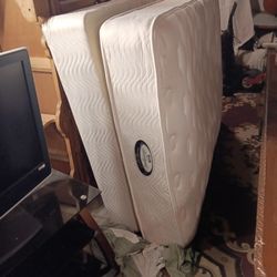 Full Boxspring  and Mattress By Simmons It's  A Beautyrest