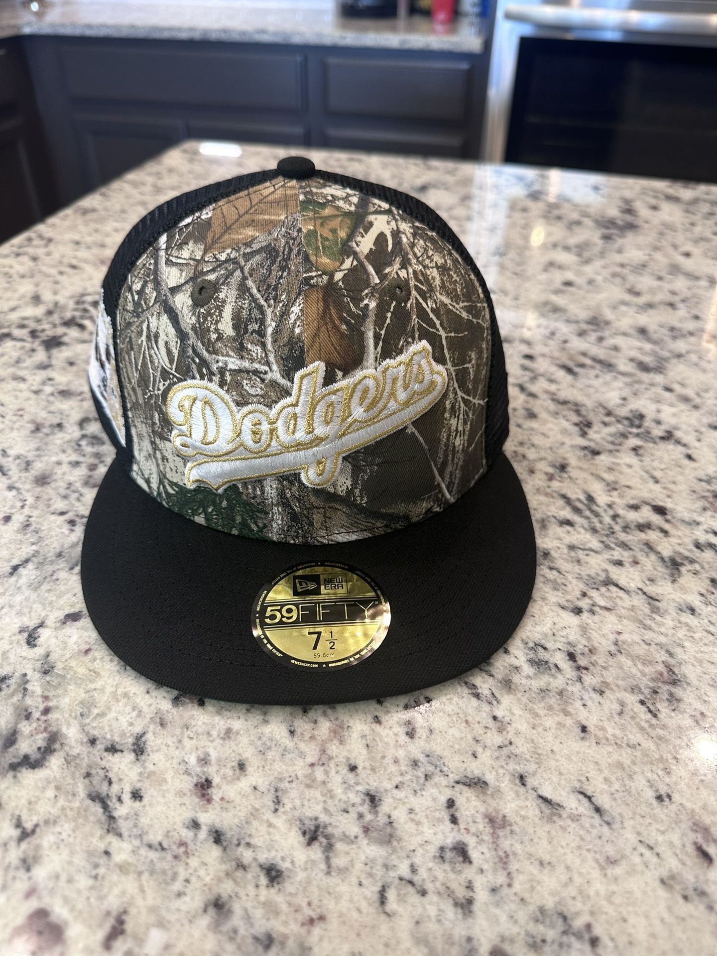Exclusive LA Dodgers Realtree Trucker Fitted Hat 7 1/2