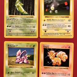 Vintage Pokemon Base Set Shadowless in Near Mint Condition