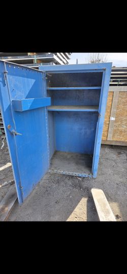 STEEL METAL STORAGE LOCKER