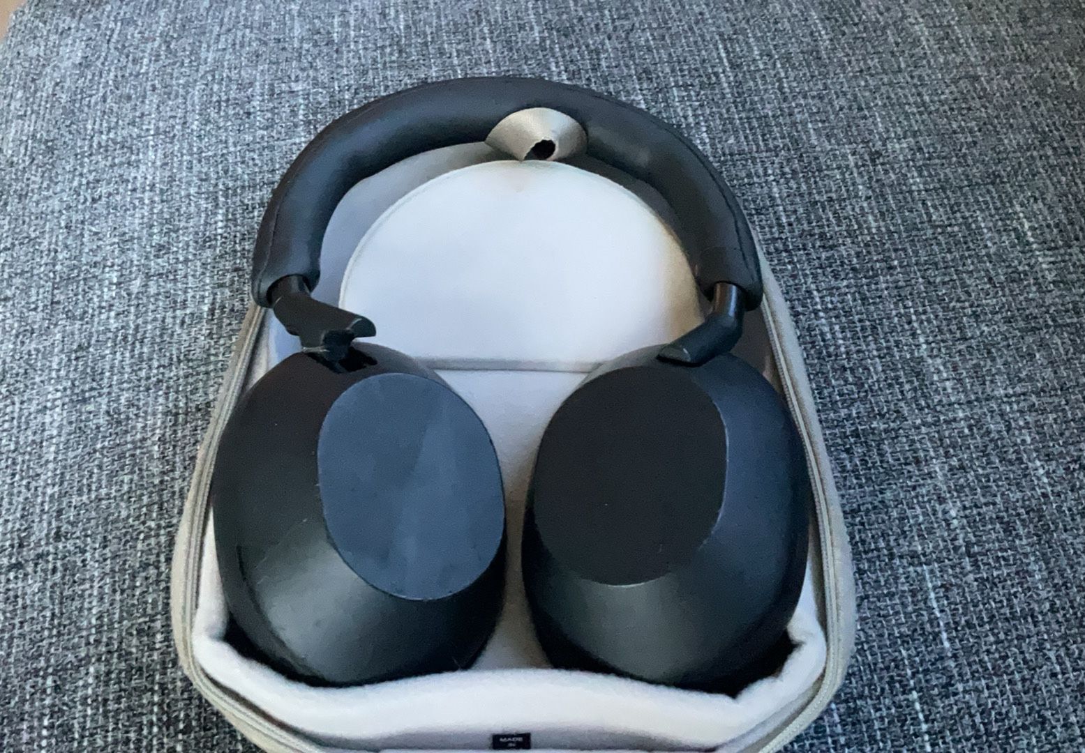 Sony WH-1000XM5 Noise Canceling Headphones – Broken Hinge - 115$