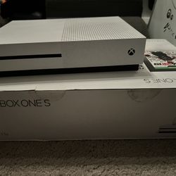 X Box 1S 1 TB Bundle 