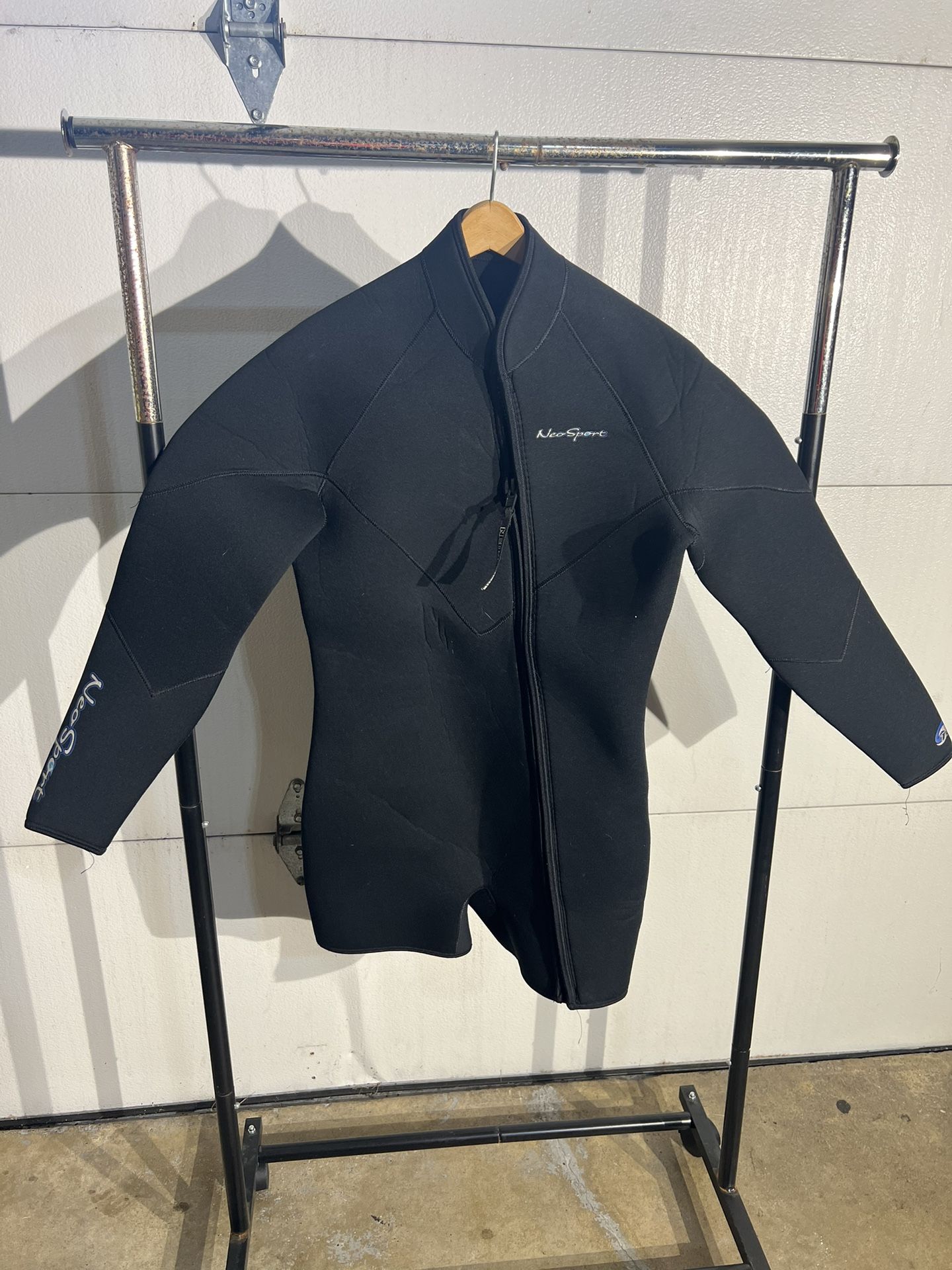 Neosport 7mm Top & Bottom Wetsuit (Medium)