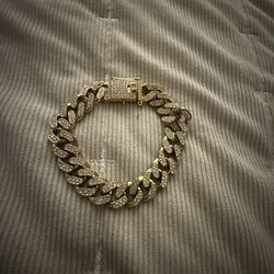 10mm 6in Iced Out VVS Pronged Yellow Gold Bracelet Worn