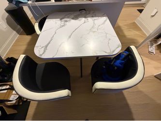 Table set with 4 chairs