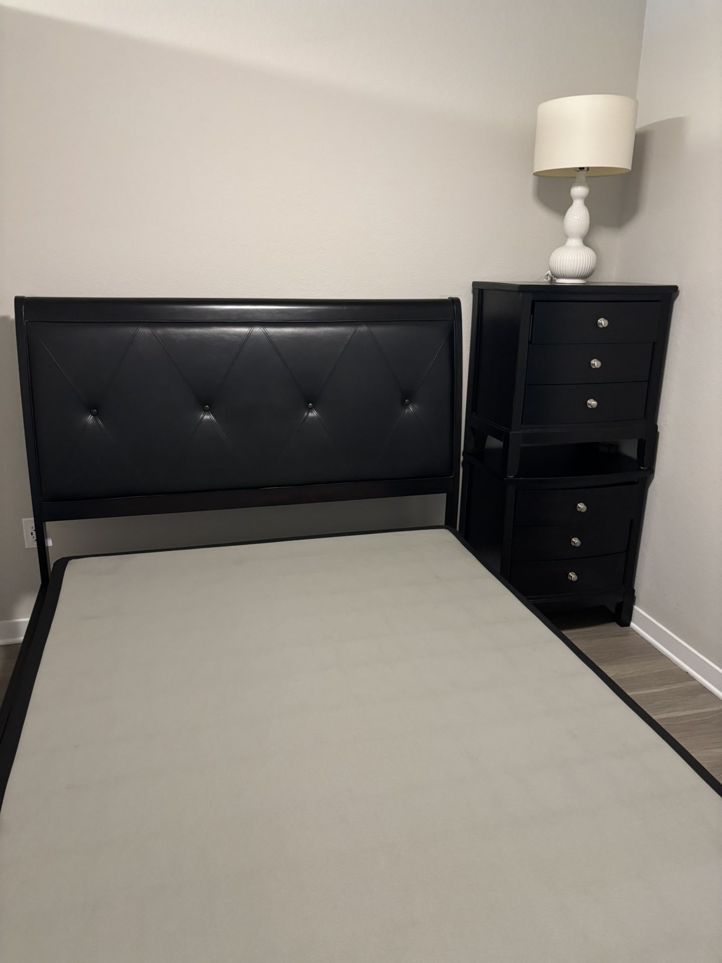 Queen size bedroom set