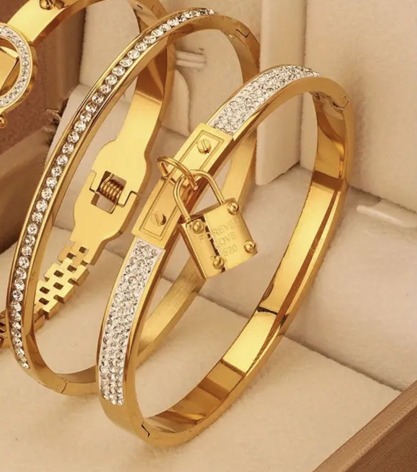 Brand New A Set of Two Elegant & Stylish Bangles