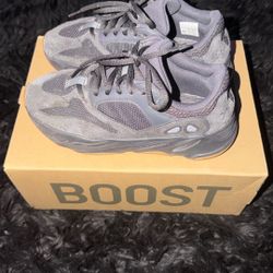 Utility Black Yeezy 700