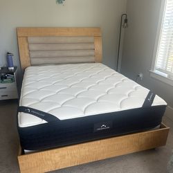 Deal! Queen Bed frame, box spring and Dreamcloud hybrid Mattress