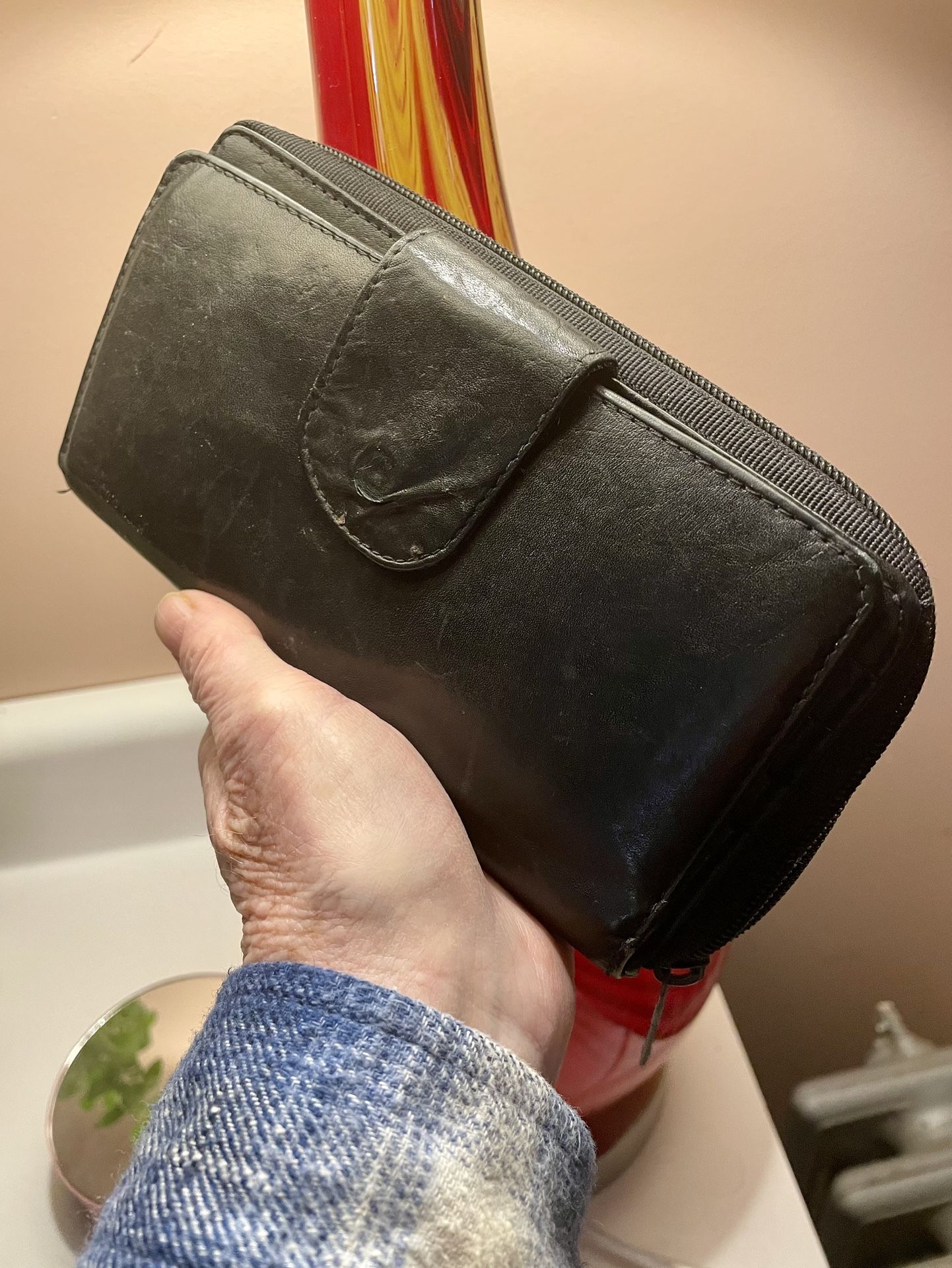 Genuine Classic leather 7” x 4” black wallet