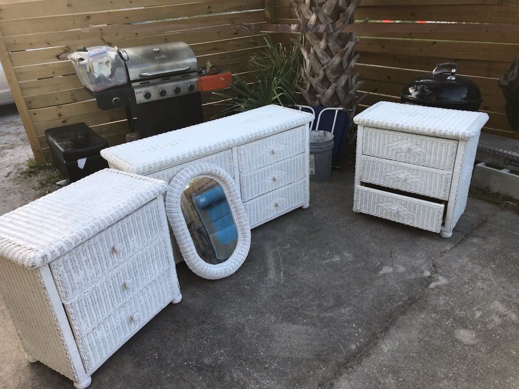 Brand New All White Bedroom Set With Mirror $100