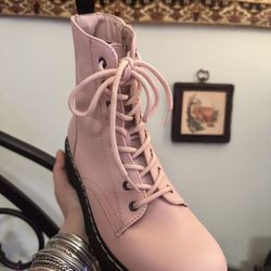 Unionbay Ladies Pink Boots Great Like New Condition Size 8.5  Worn Twice.