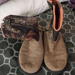 Boys Camouflage Boots Size 5 15 Dollars 
