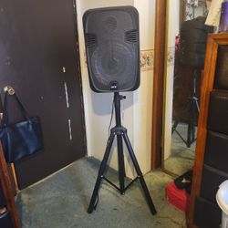 QFX Speaker With Stand Good Condition