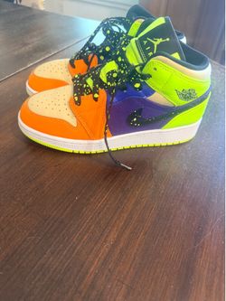 Air Jordan 1 Mid SE GS “Volt/Vivid Orange”