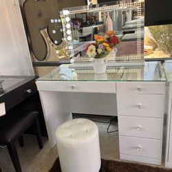 Vanity Table Glossy White Great Quality + Mirror With Lights Bluetooth And Speakers 