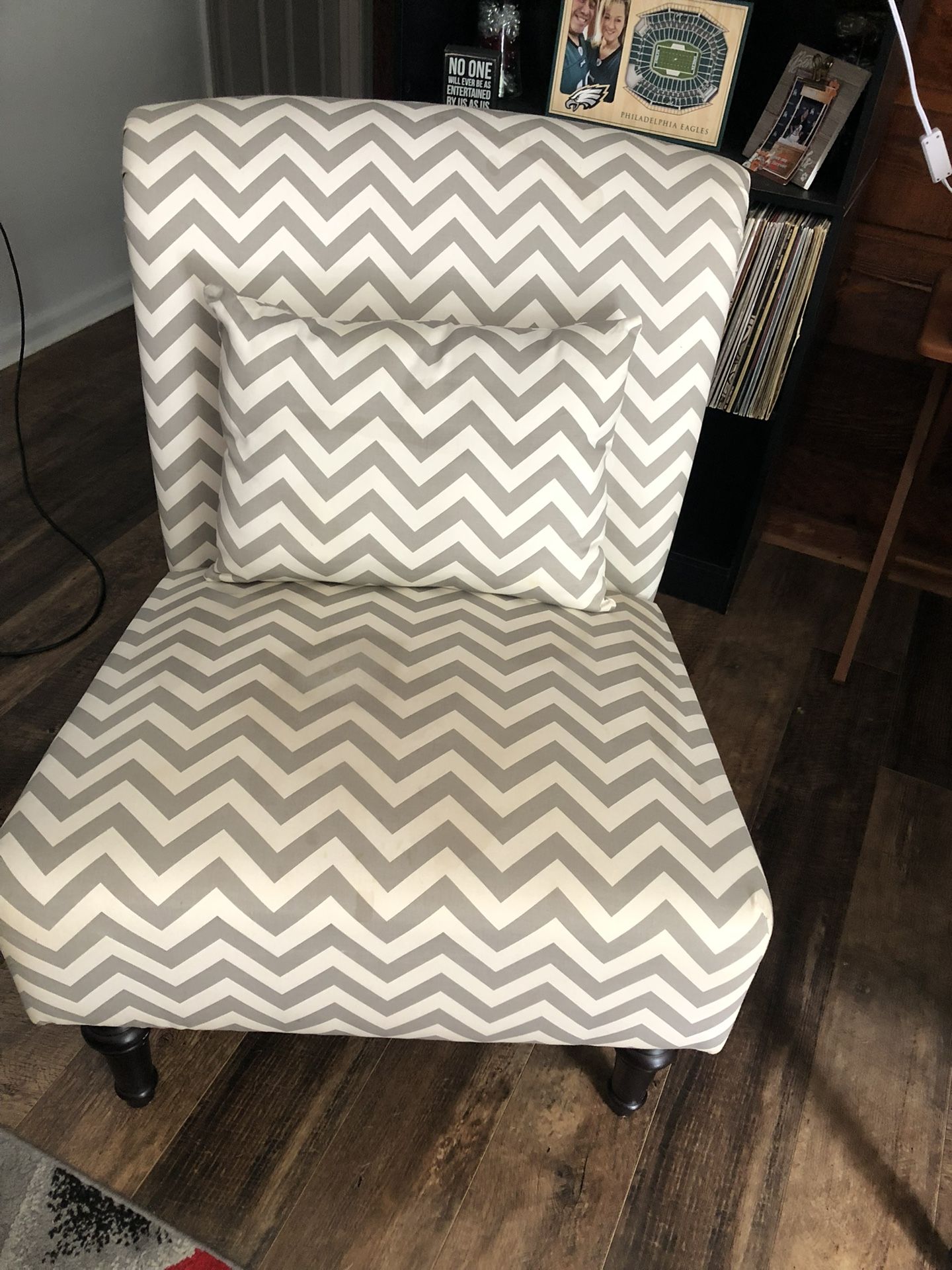 Set Of 2 Decorative Chairs Chevron pattern