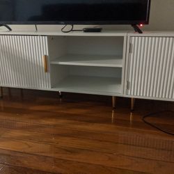 $125.00 True White Brand New Entertainment/TV 