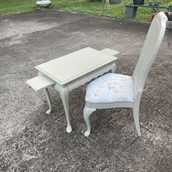 Vintage wooden Desk & Chair 