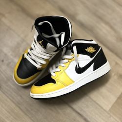Nike Air Jordan 1 Mid "Yellow Ochre
