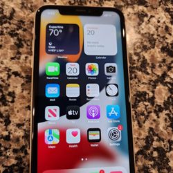 Unlocked IPhone 11 64gb