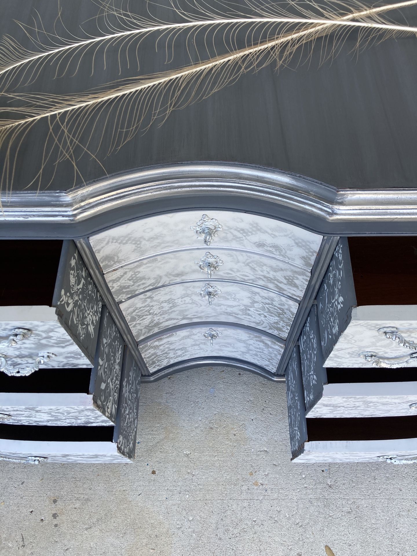 Quality Large Beautiful Grey And Silver Lace Dresser 