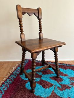 20th Century Spanish Colonial Revival Oak Turned Wood Bobbin Leg Hall Chair
