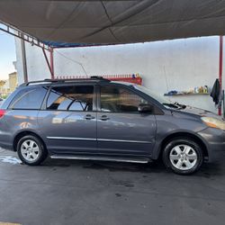 Toyota Sienna 2006 $3500