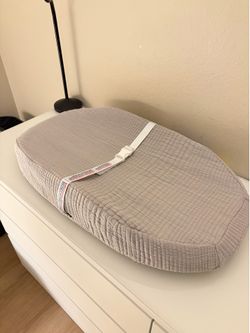 Hatch Grow Smart Changing Pad and Scale