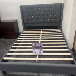 Queen modern tufted grey platform bed. Cama Queen